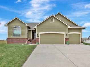 1429 Chestnut Ct, Halstead, KS 67056