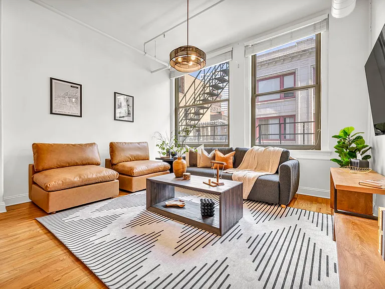 2042 E 4th St #300 — Photo 4
