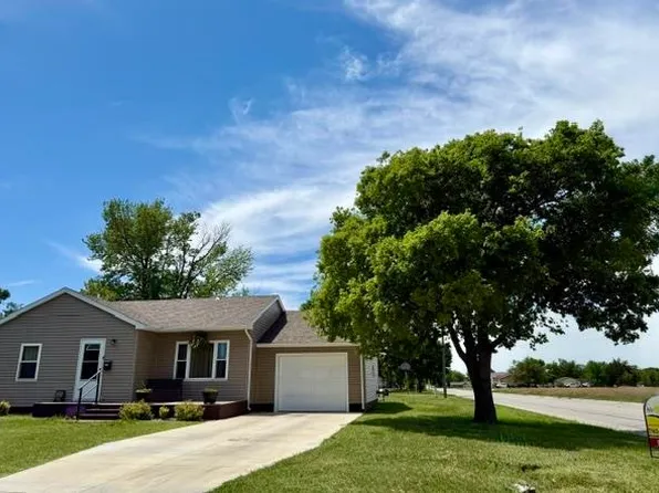1452 N Krug St, Russell, KS 67665