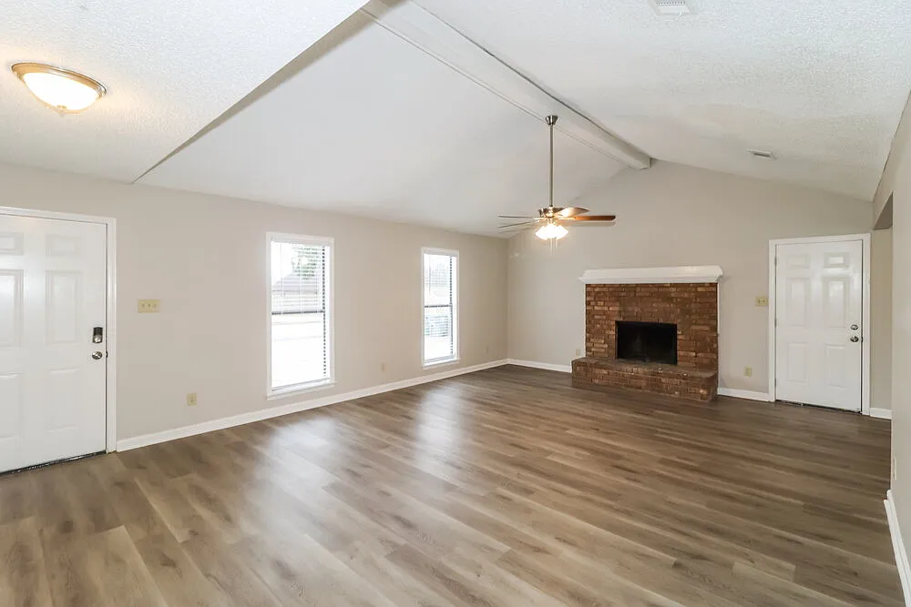 3 bed, 2.0 bath, 1334 sqft, $1,395 — Photo 4
