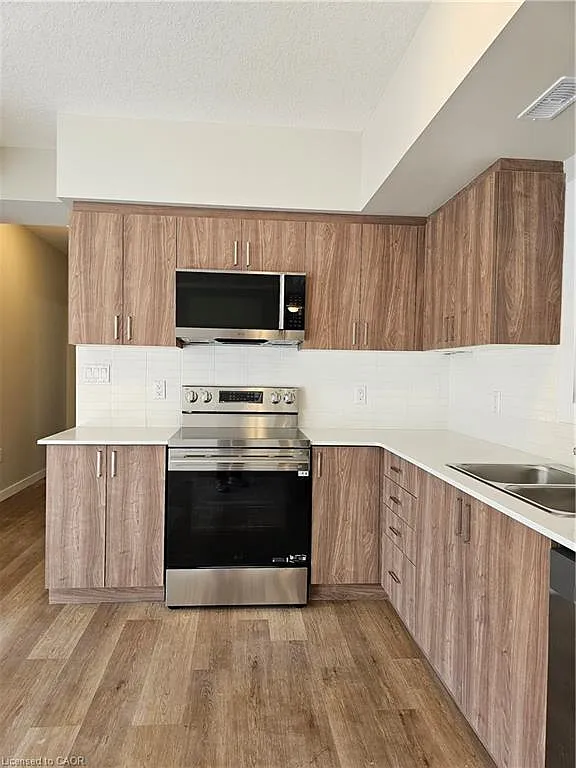 2 bed, 1.5 bath, 885 sqft, $2,300 — Photo 2