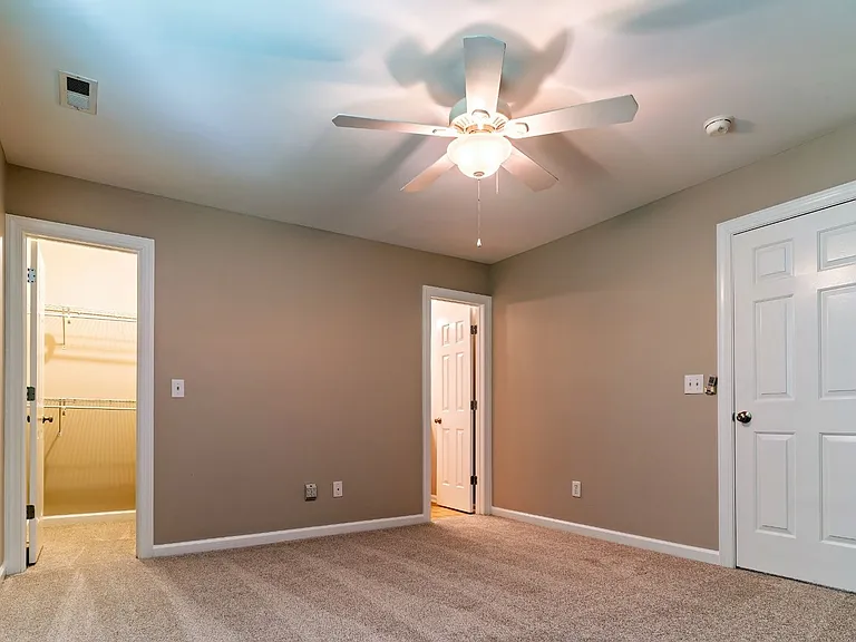 208 Sir William Ln — Photo 22