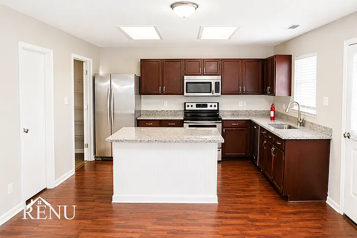Building Photo - 6641 W Jamestown Dr