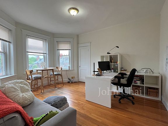 2nd image of 10 Orkney Rd APT 33