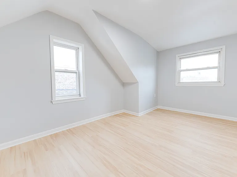 2625 S Union Ave — Photo 15