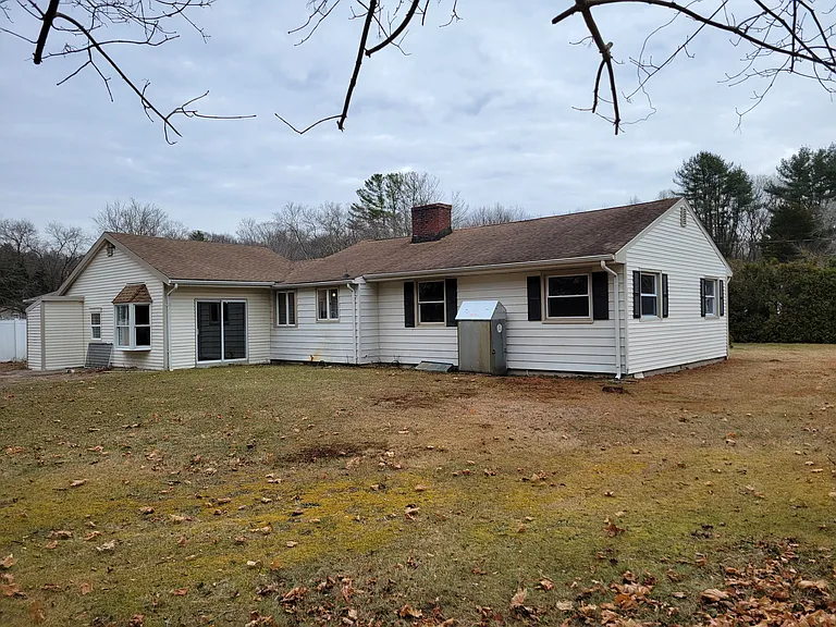 75 Fairview Dr — Photo 2