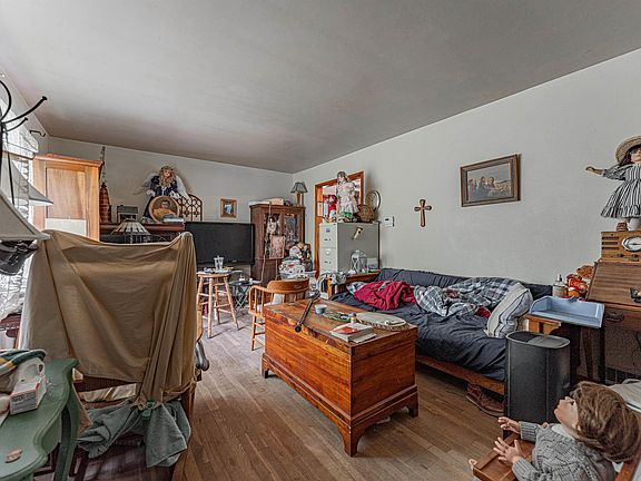 3rd image of 202 19th St