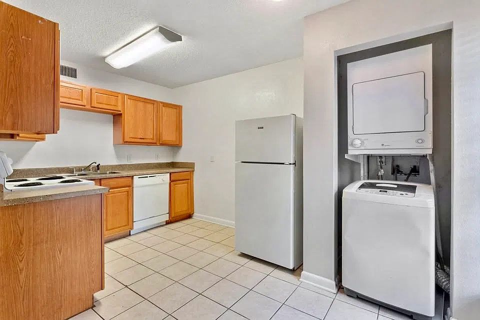 2 bed, 1000 sqft, $1,050 — Photo 4