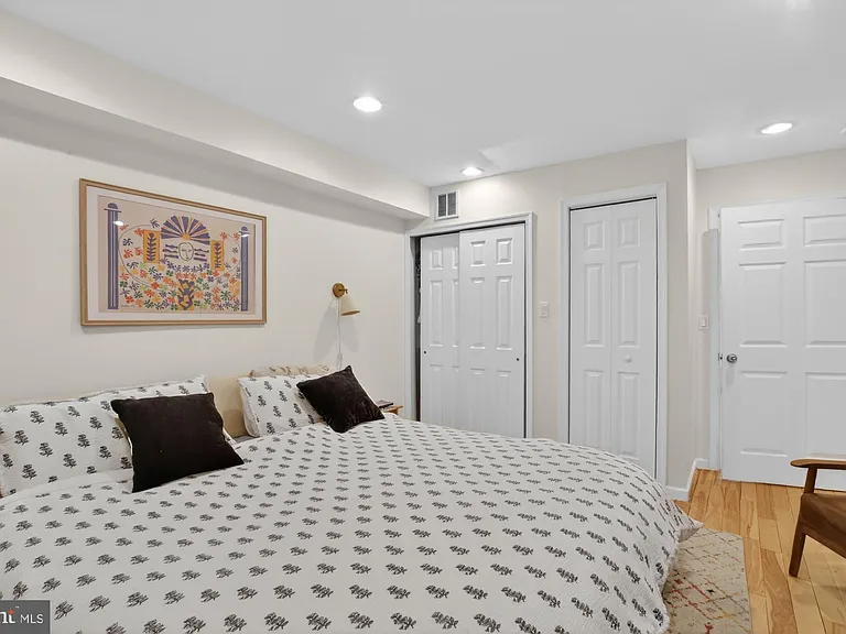 2053 E Sergeant St — Photo 13
