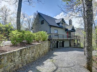 151 Davey Crockett Rd, Fairview, NC 28730