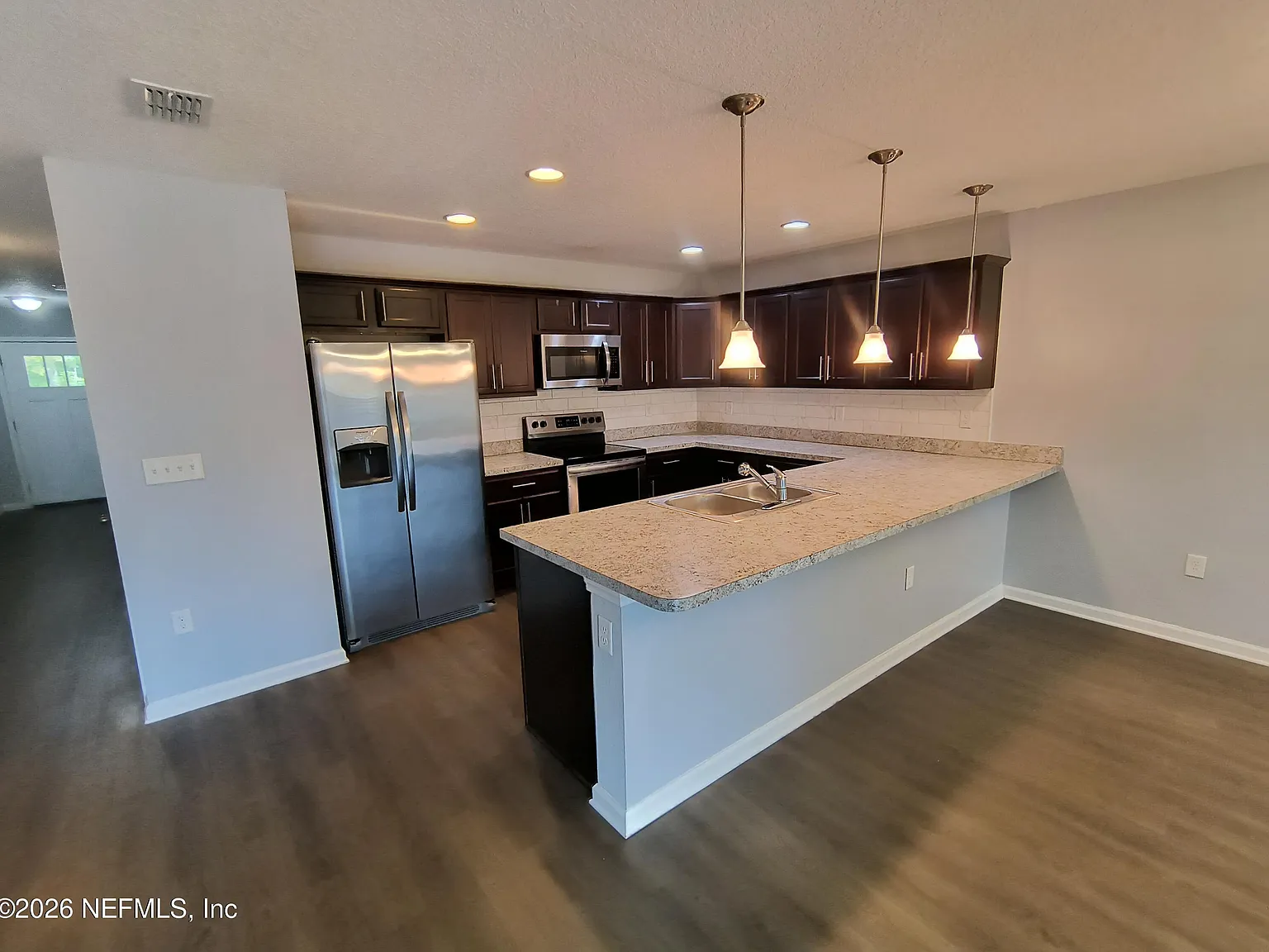 4 bed, 2.0 bath, 1670 sqft, $1,999 — Photo 3