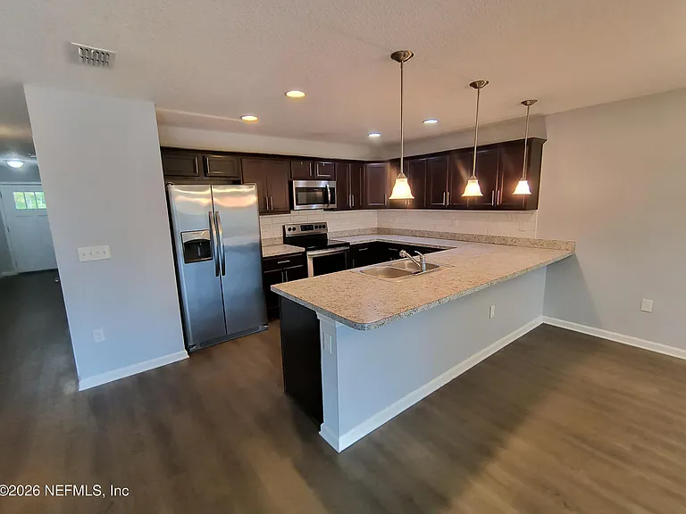 1211 Sarahs Landing Dr — Photo 3