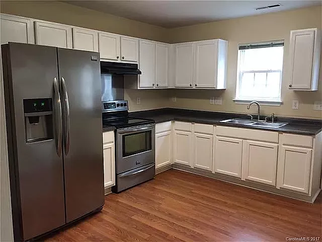 Brooktree Dr, Charlotte — Photo 2