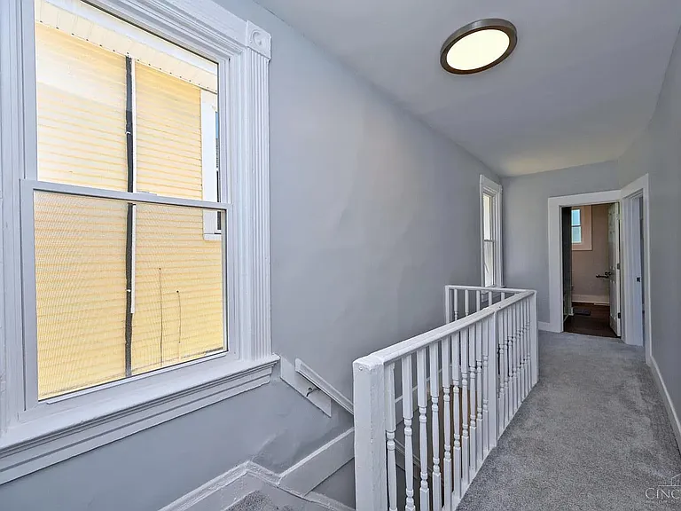 226 Congress Ave — Photo 10