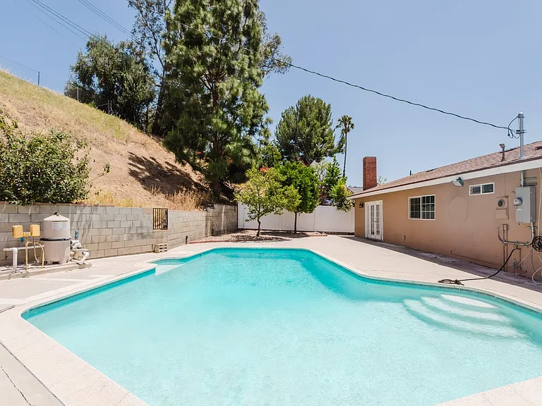 9540 Debra Ave — Photo 47