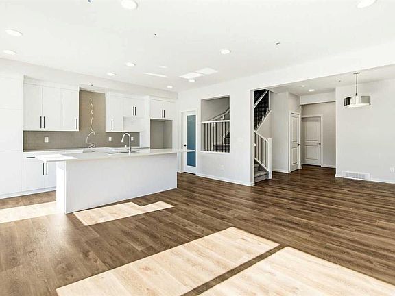 2nd image of 78 N Linden Pl