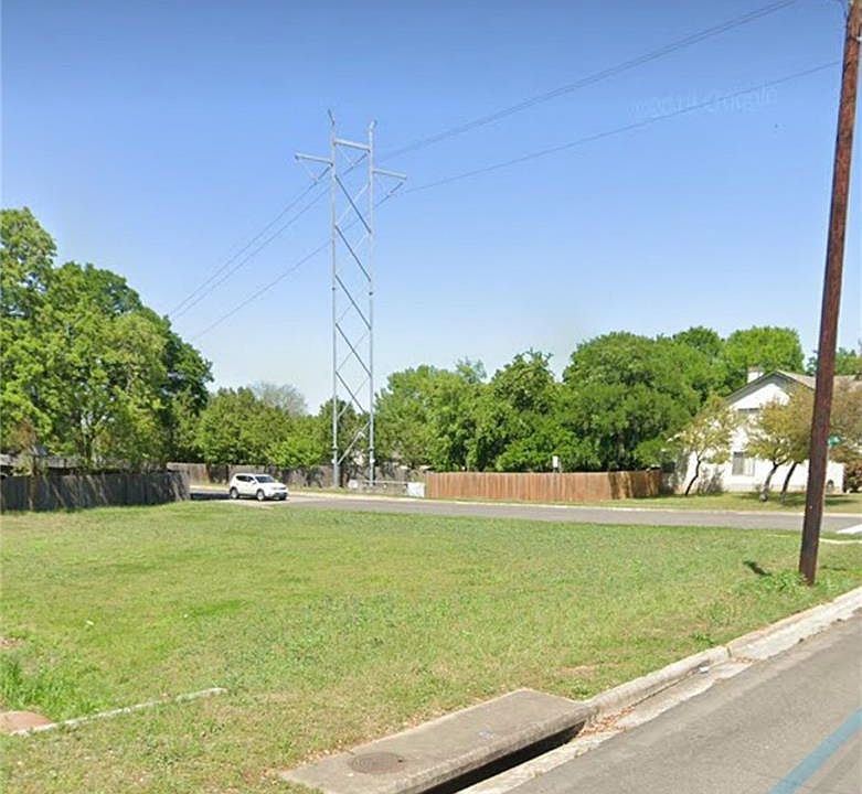 2nd image of 1700 Hermitage Dr