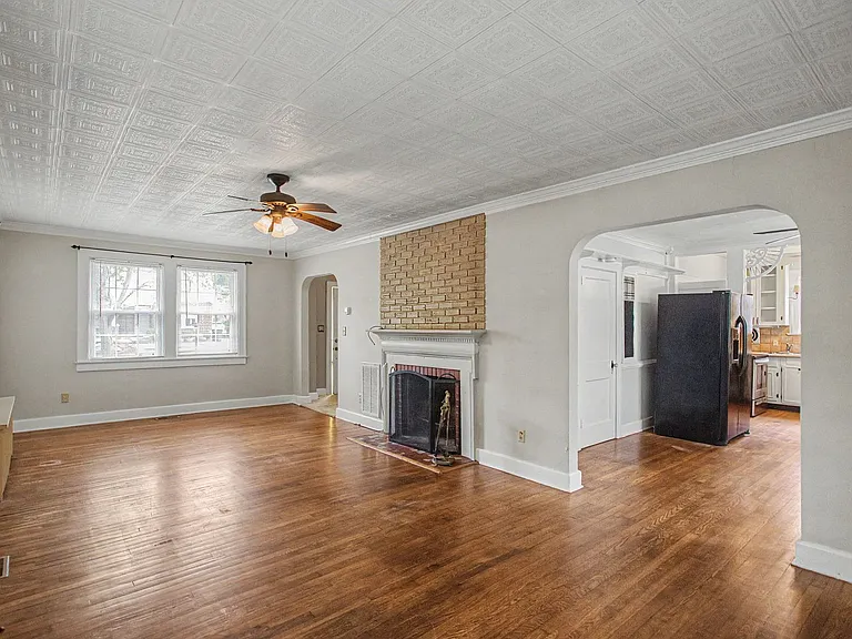 100 Chesterfield Rd — Photo 4