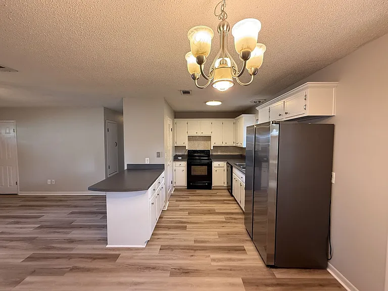 5240 Catalina St — Photo 5