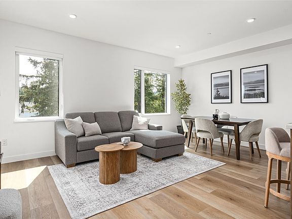 2nd image of 7181 Lantzville Rd #203