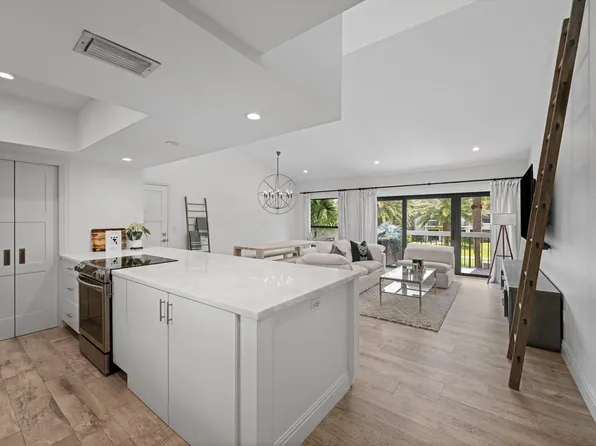11863 Wimbledon Circle #532, Wellington, FL 33414
