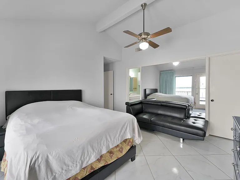 35 Lakeview Vlg — Photo 32