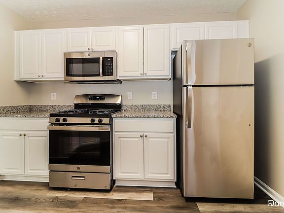 3rd image of 174 Park Place Ct