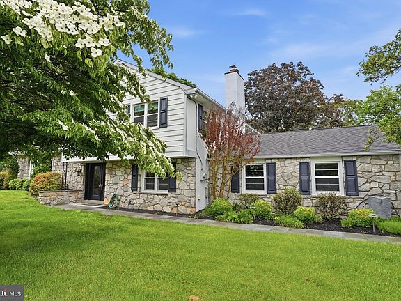 2nd image of 1619 Shepard Dr