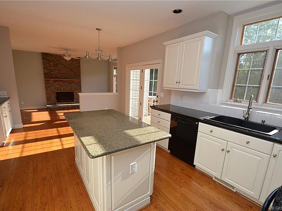 5th image of 9 Fieldston Grv