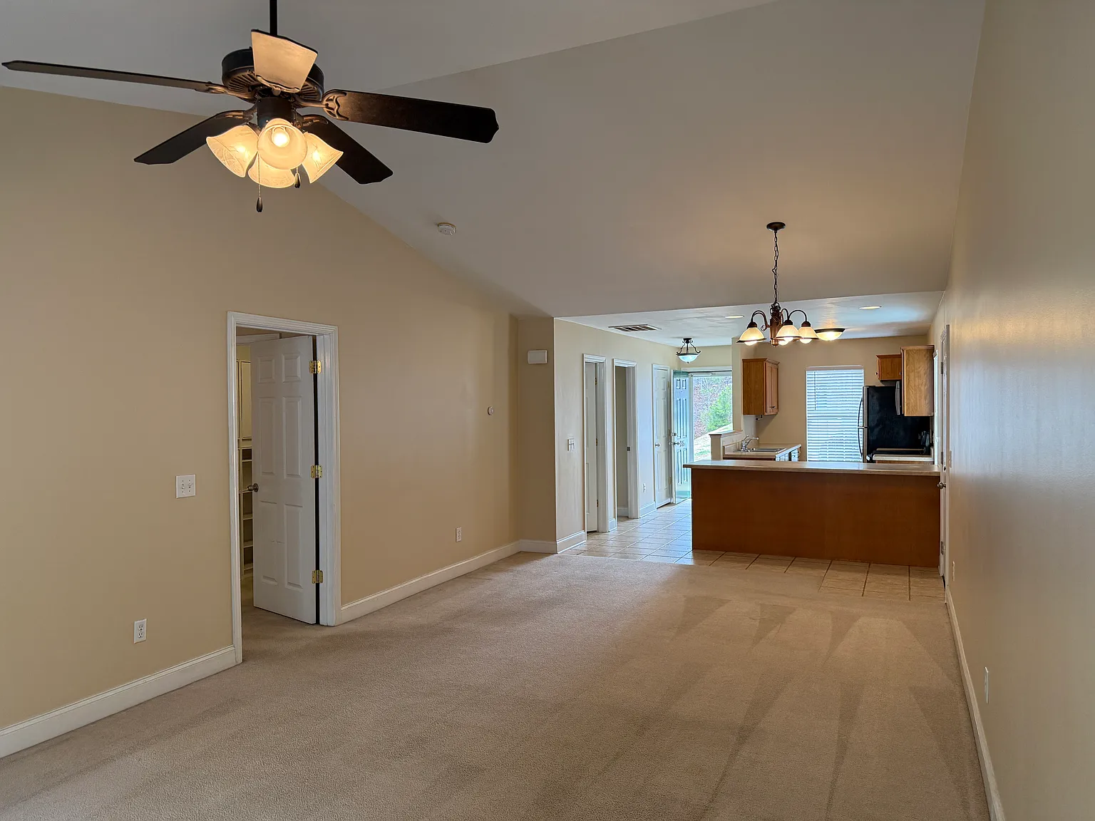 2 bed, 1200 sqft, $1,400 — Photo 3