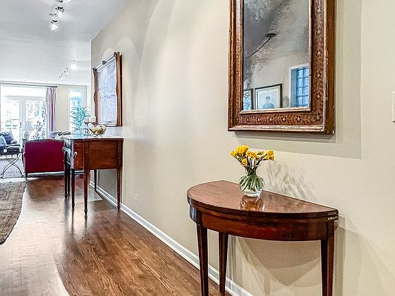 2nd image of 630 W Wrightwood Ave APT 2E