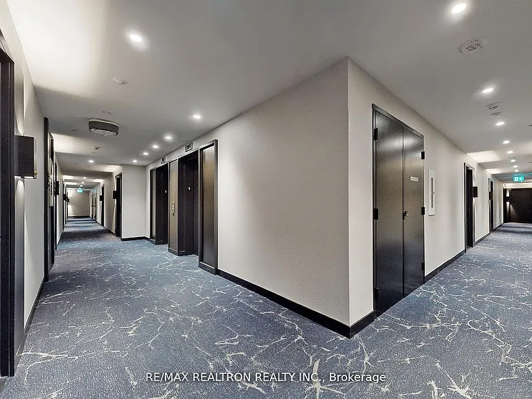 500 Dupont St #301 — Photo 9