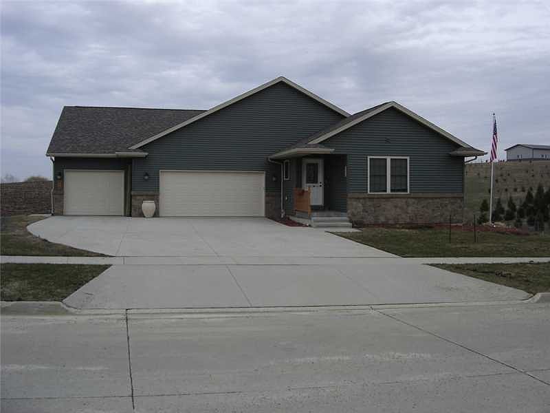 1st image of 950 Valley Dr