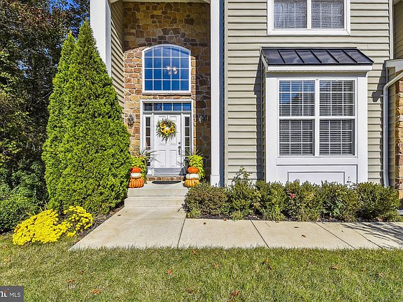 2nd image of 491 Saint Martins Ln