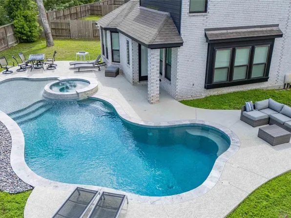 527 Chestnut Reef Ct, Conroe, TX 77304