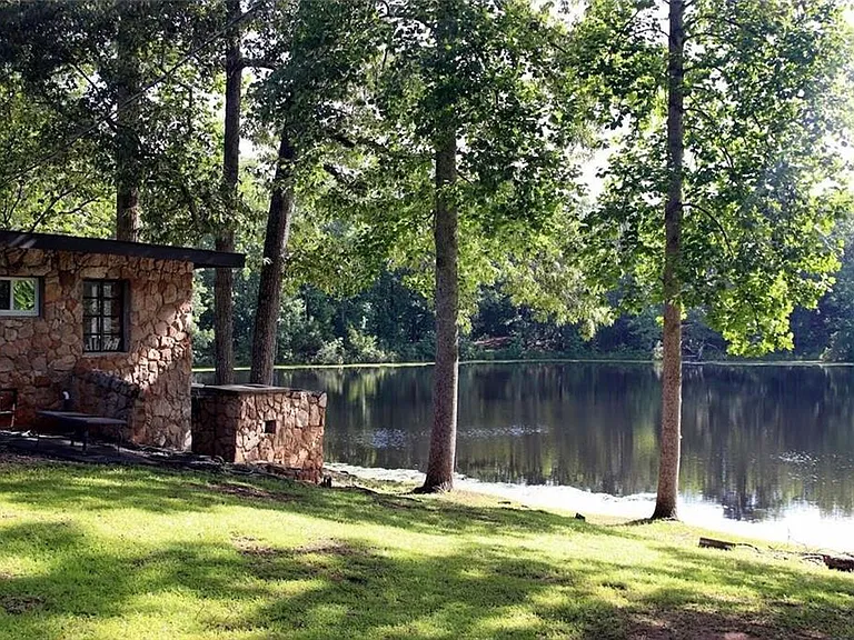 415 Walton Rd — Photo 2