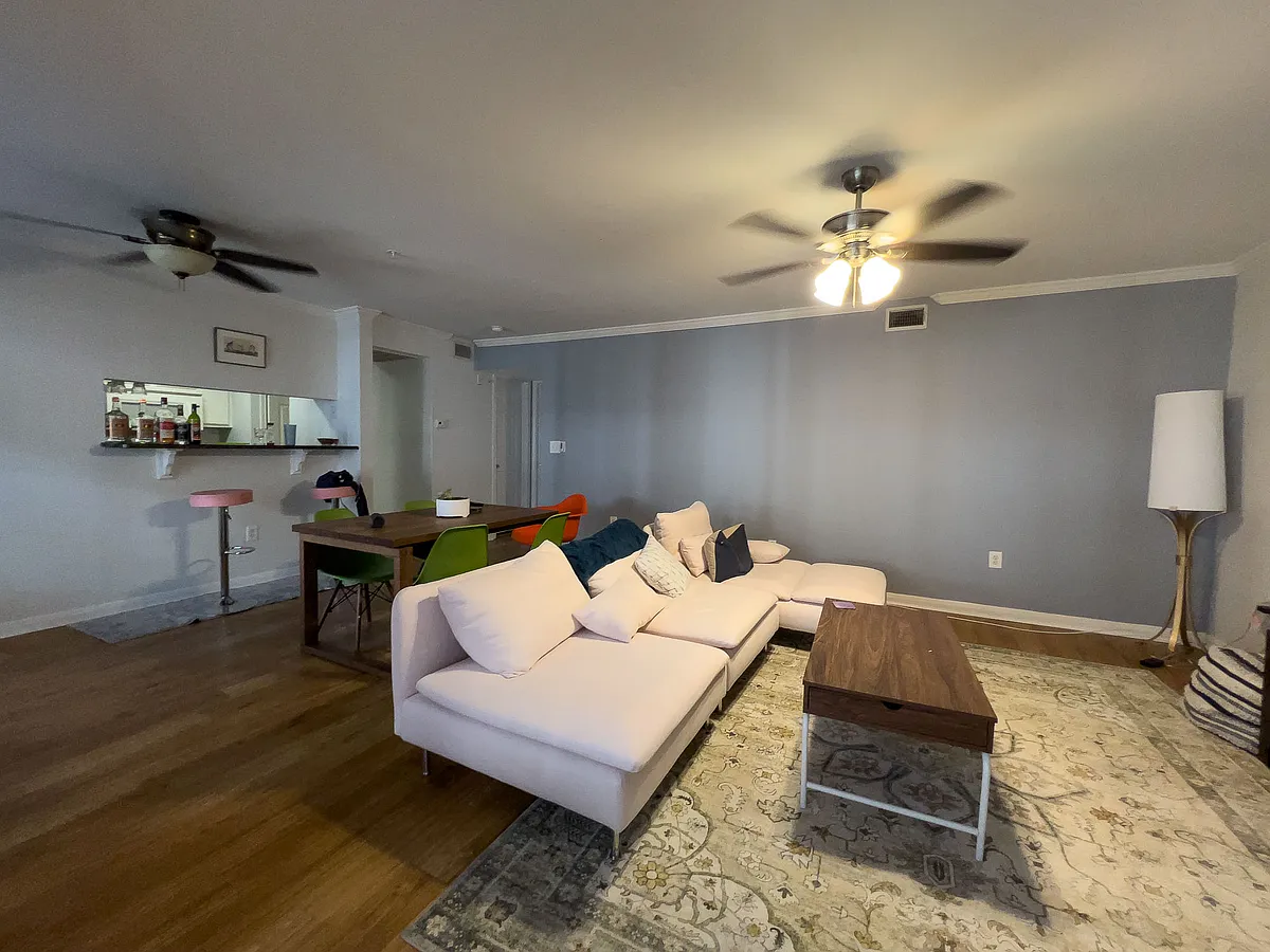Building Photo - 501 W 26th St #123
