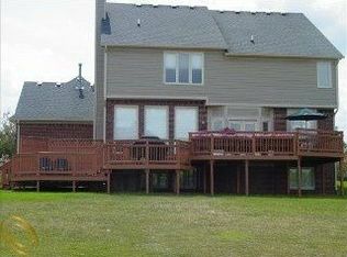 48120 Hilltop Dr E, Plymouth, MI 48170