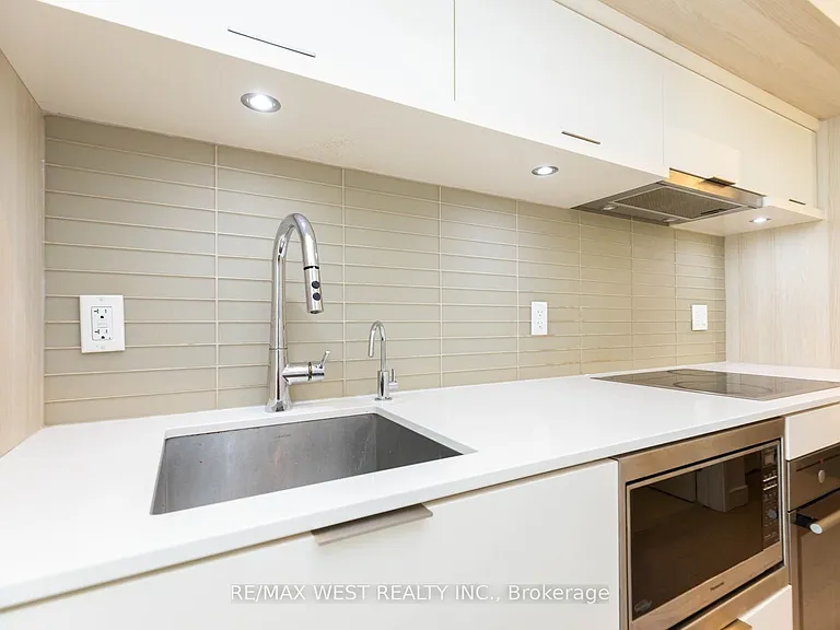 88 Scott St W #712 — Photo 10