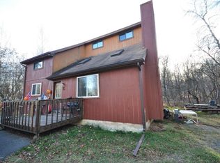 1749 Glade Dr, Long Pond, PA