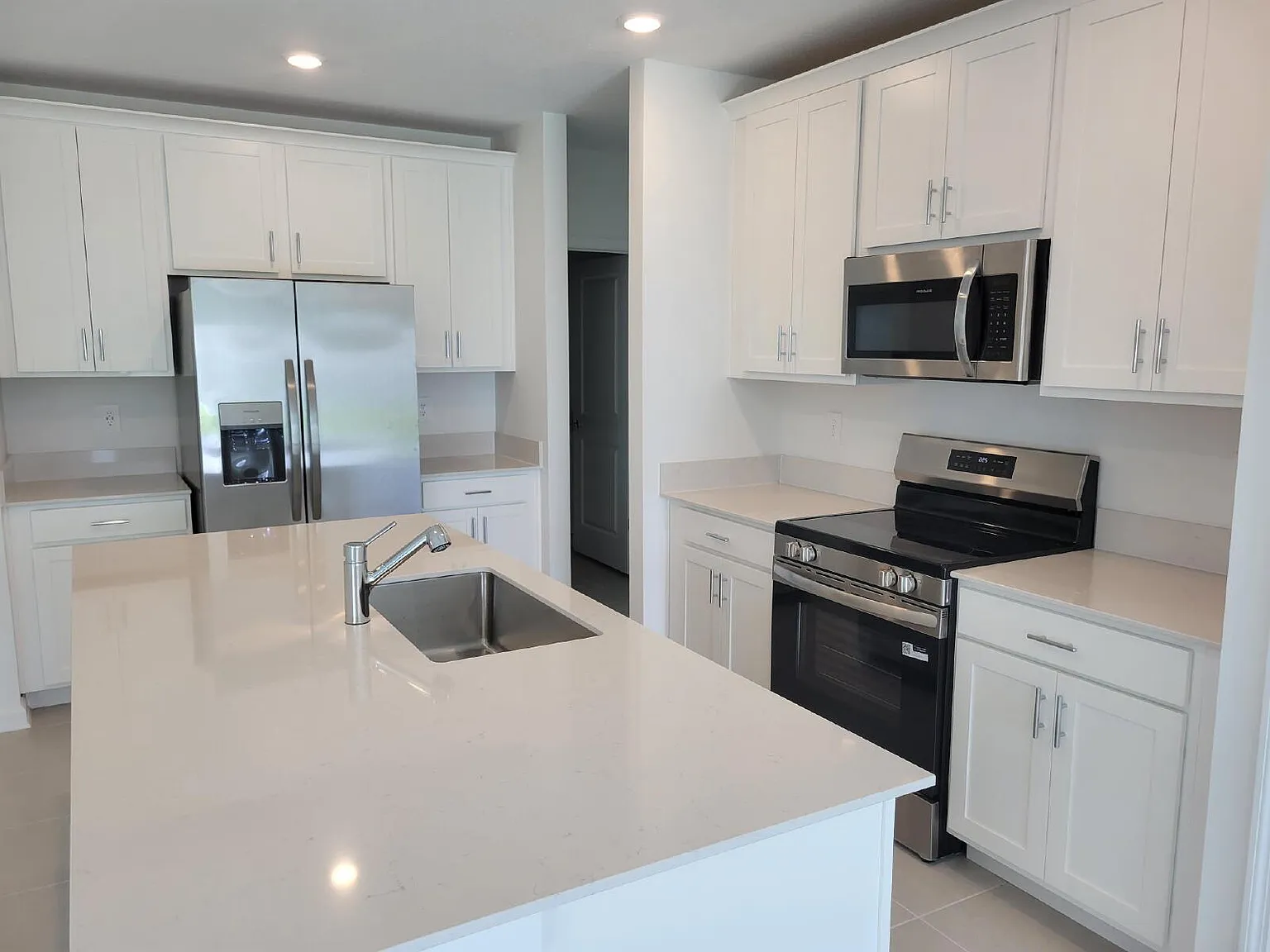 3 bed, 2.0 bath, 1444 sqft, $2,300 — Photo 2