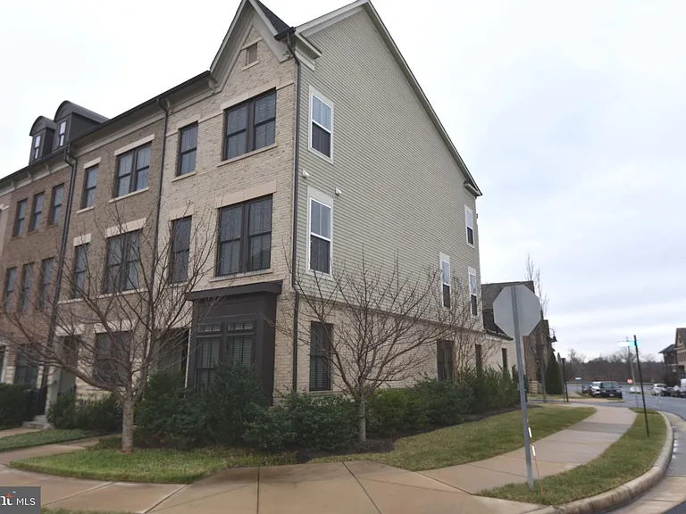 20425 Codman Dr — Photo 1