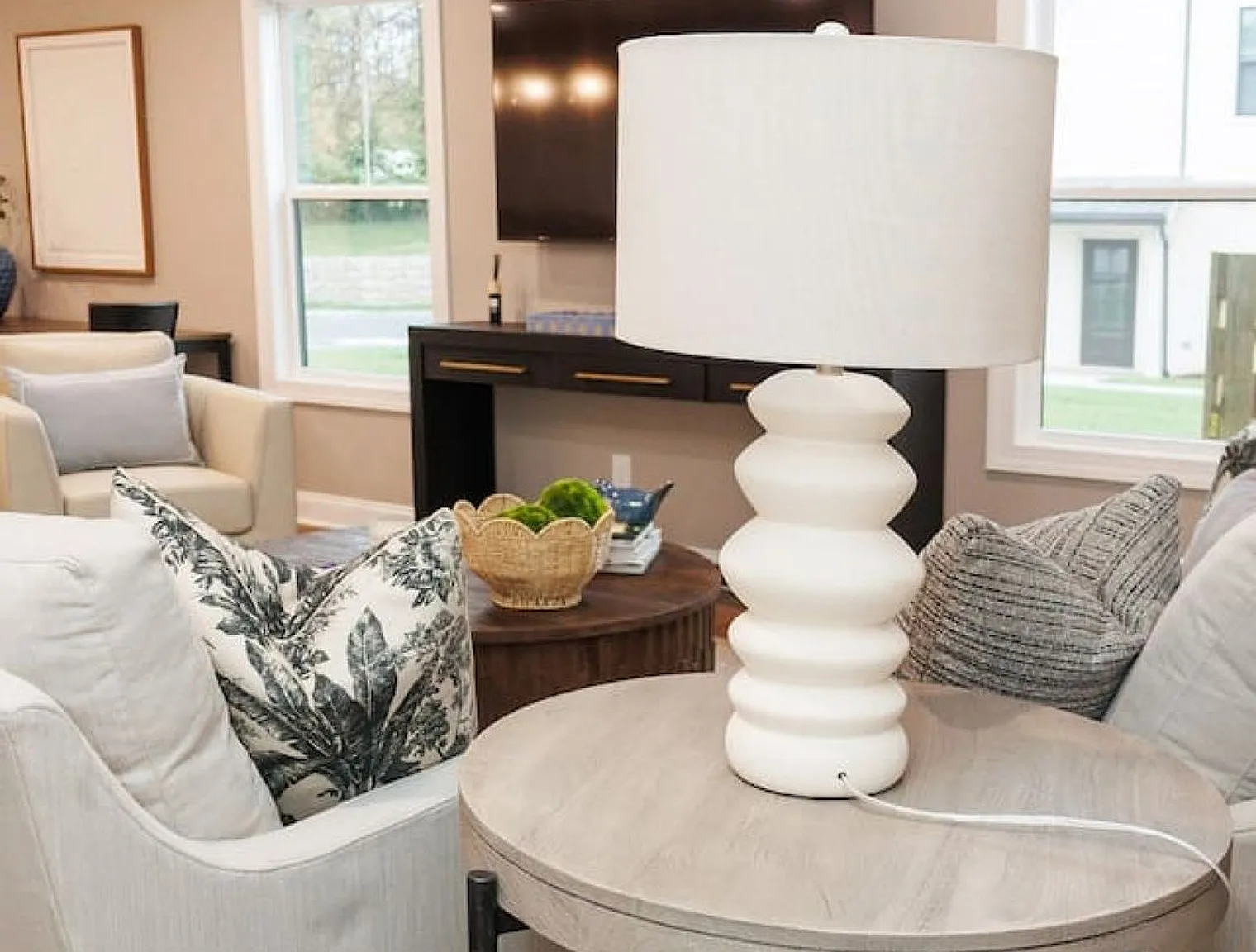 3 bed, 2.0 bath, $6,015 — Photo 2