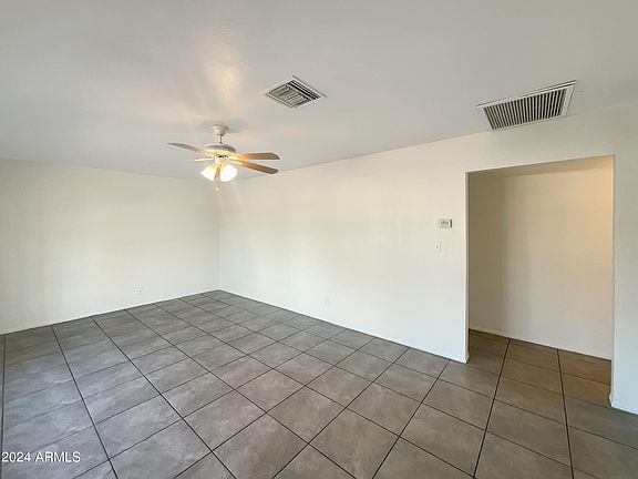 3rd image of 3725 W MEADOWBROOK Avenue
