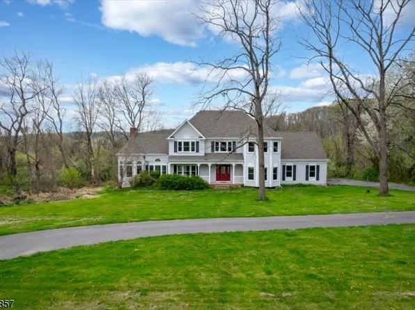 5 Country Oaks Road, Clinton Twp., NJ 08833