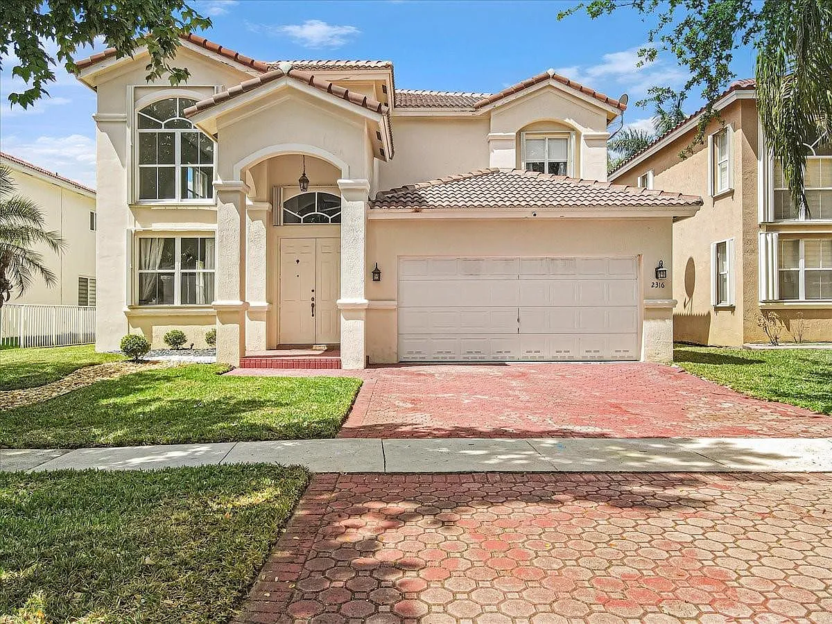 4 bed, 3.0 bath, 2902 sqft, $5,000 — Photo 2