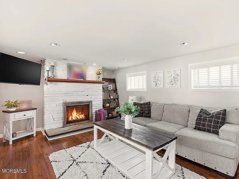 19 Bertan Ave — Photo 4