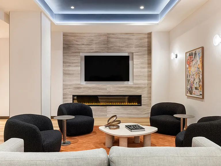 255 E 39th St #Penthouse 3B — Photo 21