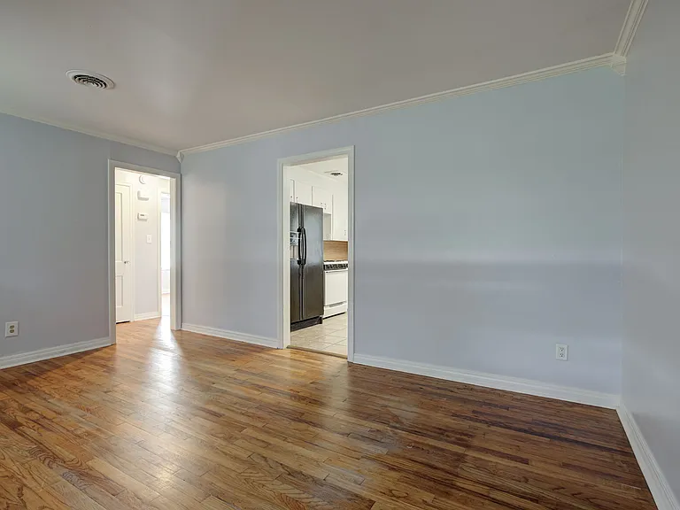 912 Garver St — Photo 5