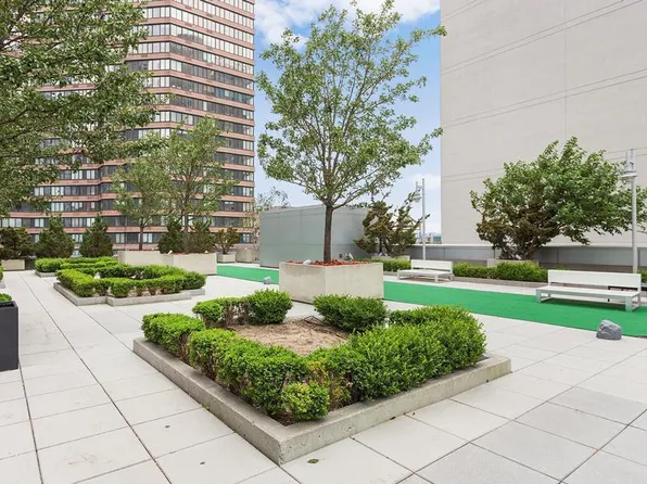 635 West 42nd Street image 31 of 47